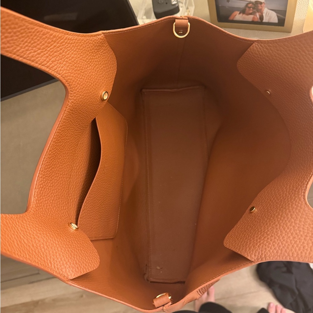 Cuyana Cappuccino Classic Brown Tote 16’ - Picture 5 of 5